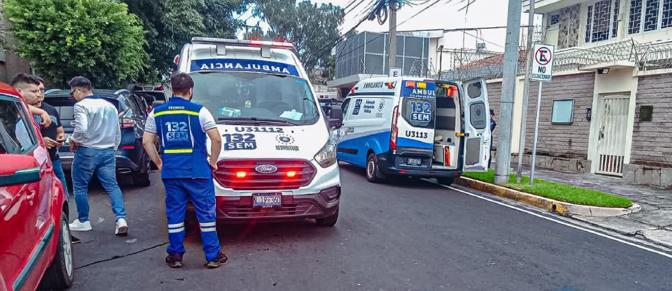 Reportan dos lesionados tras fuerte siniestro vial en la colonia Escalón