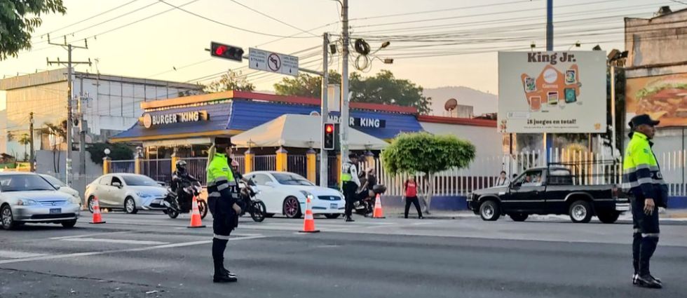 Arrollan a peatón sobre la alameda Juan Pablo II de San Salvador