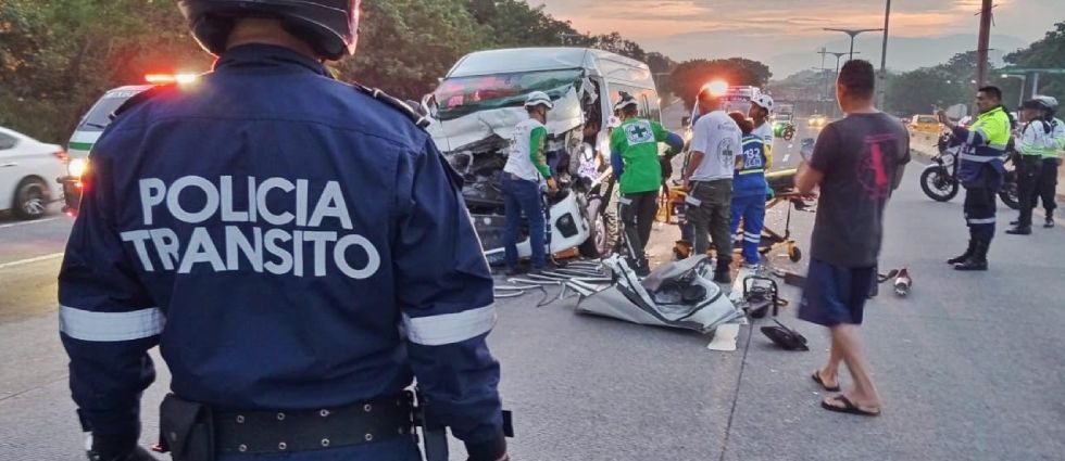 Liberan a persona atrapada tras fuerte siniestro en el bulevar Monseñor Romero