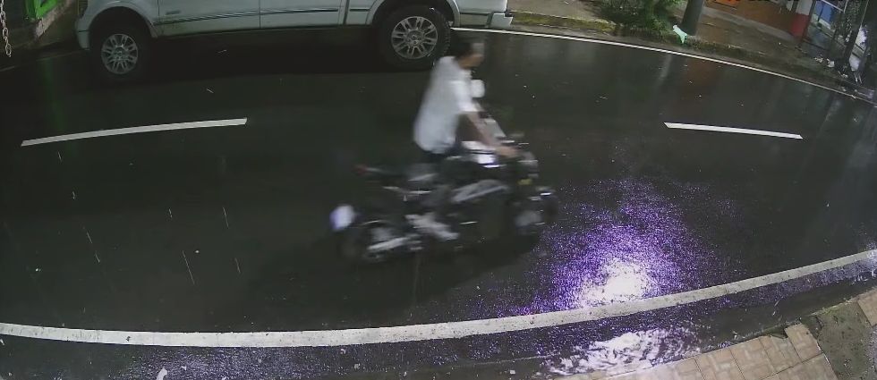 Piden ayuda para identificar a sujeto que habría robado una motocicleta en San Vicente