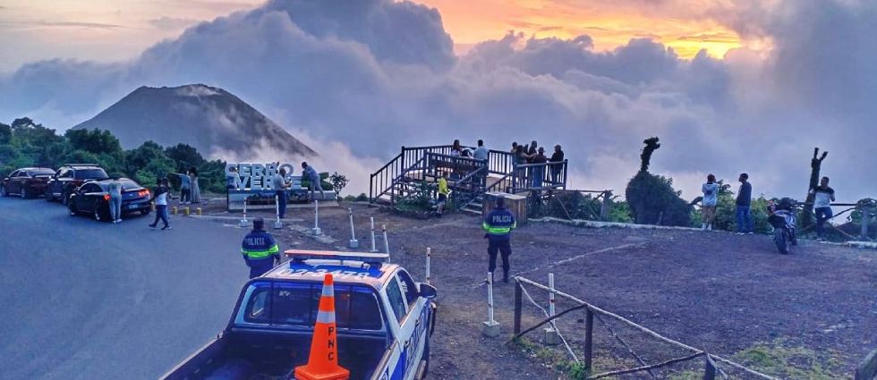 POLITUR da seguridad a turistas en miradores del Cerro Verde