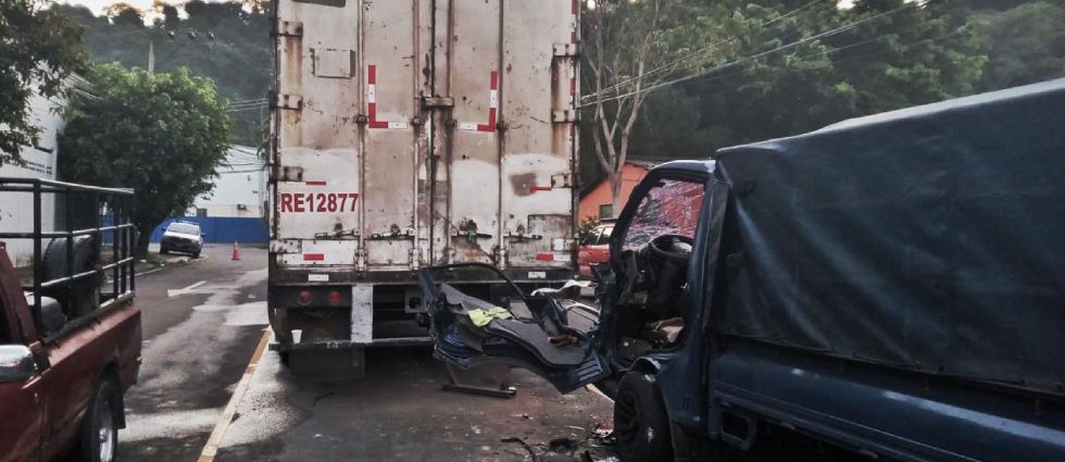 Al menos 6 lesionados tras grave accidente en Antiguo Cuscatlán