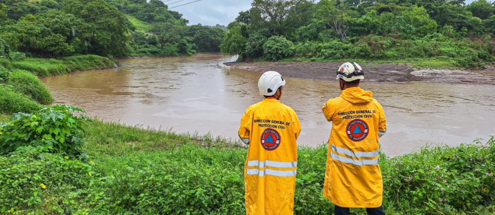 Monitorean zonas de riesgo del país ante lluvias causadas por Sara