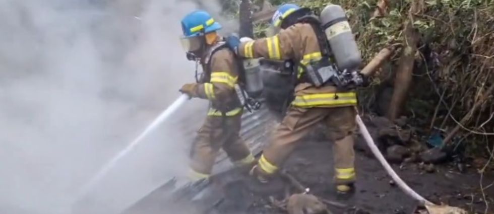 Sofocan voraz incendio en vivienda de Santa Ana a primera hora de este lunes