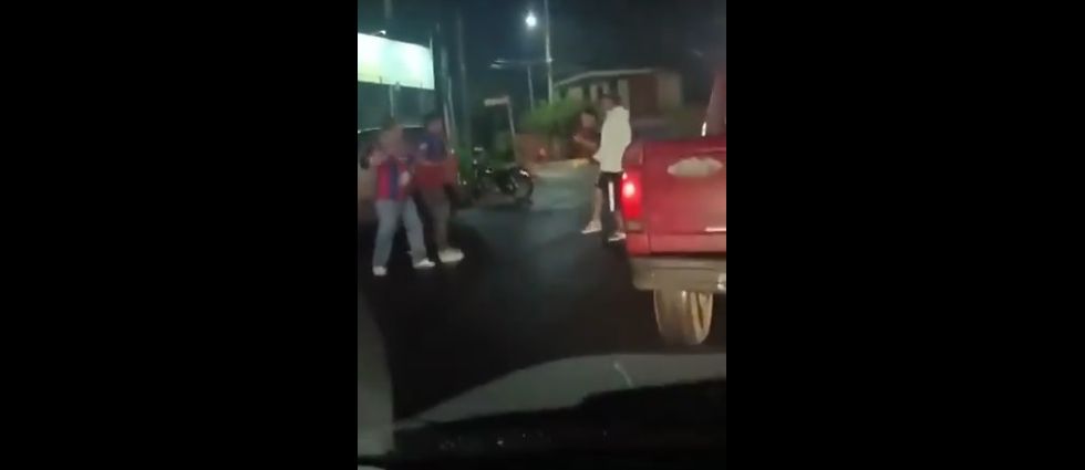 Reportan enfrentamiento entre aficionados de Fas y Alianza en Santa Ana