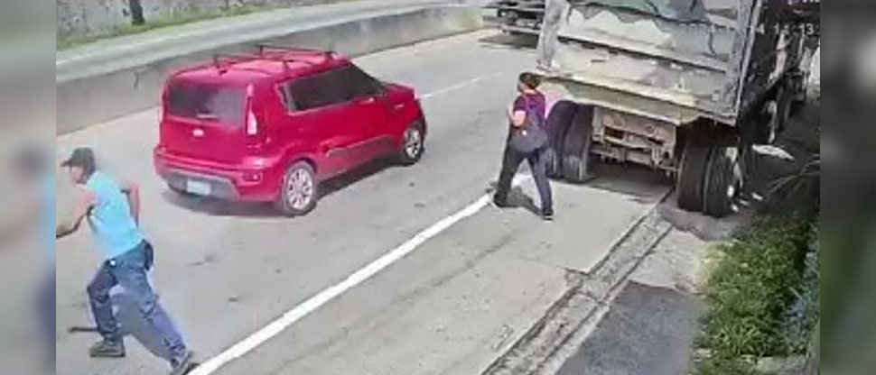 Dos personas se salvan de milagro de ser atropelladas en carretera Troncal del Norte