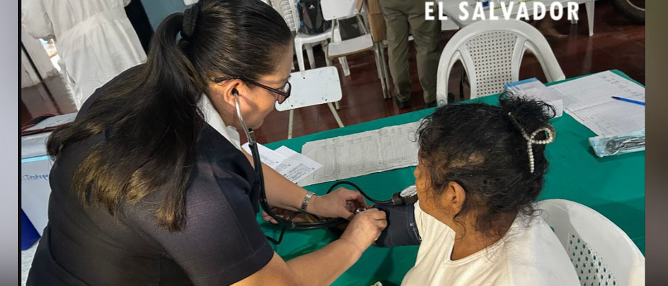 Albergan a dos familias de La Libertad por vivir en zona de riesgo por las lluvias