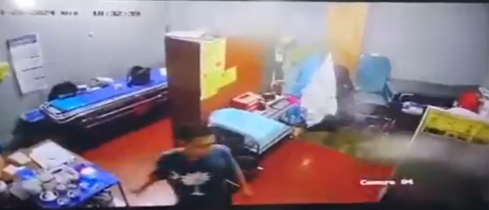 Sujeto pretendía atacar con tijeras a enfermera en consultorio de Comandos de Salvamento