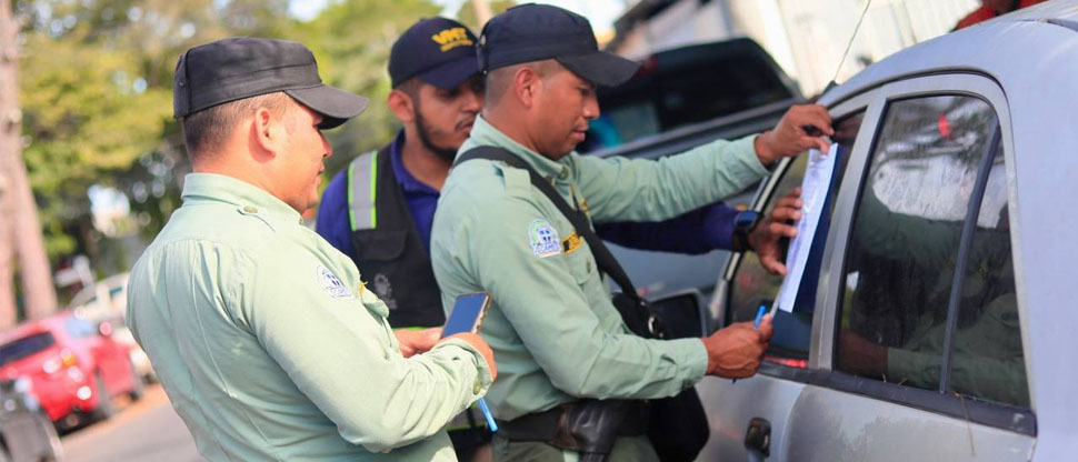 Advierten a dueños de carros abandonados que los retiren o los remolcarán