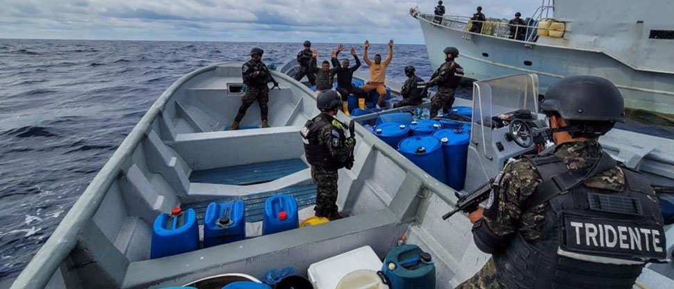 Marina Nacional da duro golpe al narcotráfico al intervenir embarcación con 762 kilos de cocaína