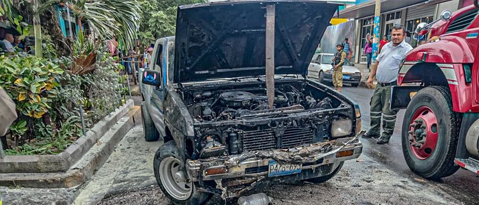 Una señora resulta con quemaduras tras incendiarse su carro en San Martín