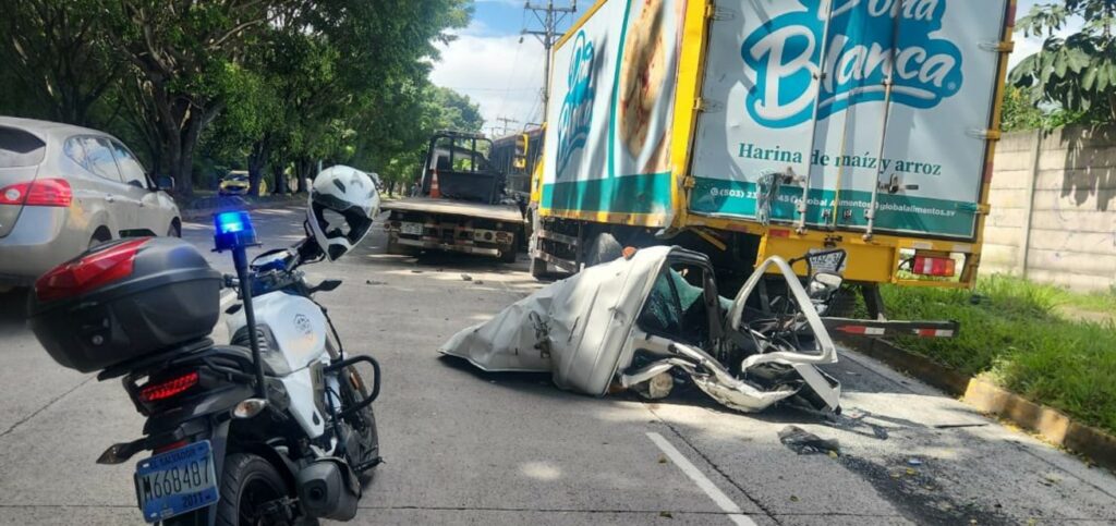 Reportan aparatoso accidente de tránsito sobre el bulevar Sur