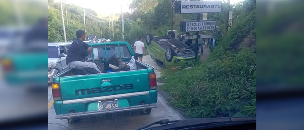 Reportan otro aparatoso accidente en calle al Volcán de San Salvador