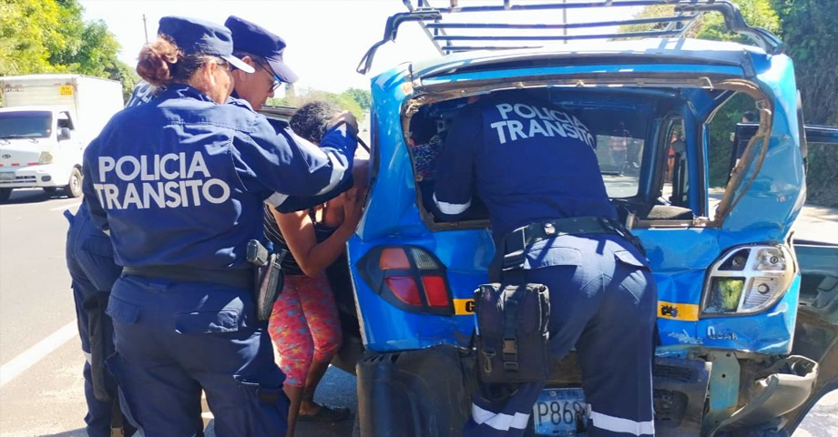 Personas que se transportaban en mototaxi resultan lesionadas tras accidente en Ahuachapán