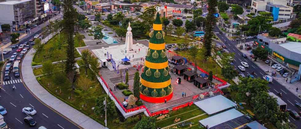 Mañana será la inauguración del árbol de Navidad más grande de El Salvador