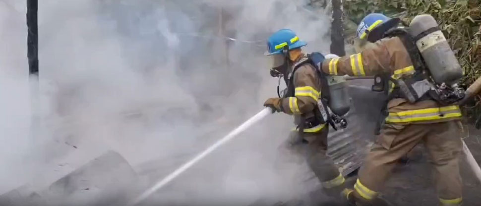 Bomberos sofocan incendio de vivienda en Santa Ana