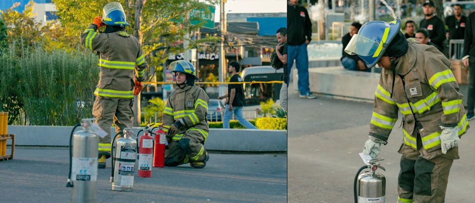 Bomberos instala dispositivo de seguridad en inauguración del árbol de navidad en El Salvador del Mundo