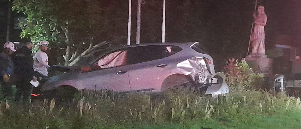Conductor pierde el control y se accidenta en redondel Orden de Malta, Antiguo Cuscatlán