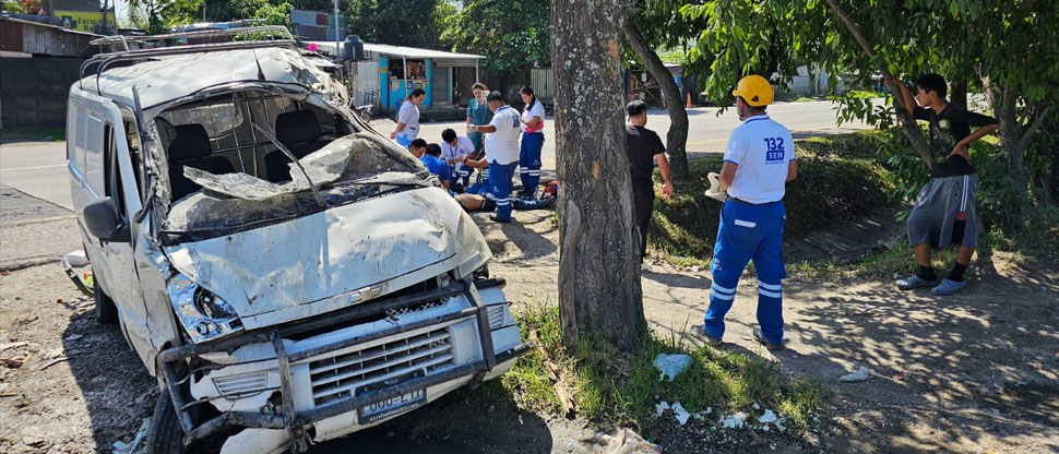 Aparatoso accidente deja un lesionado en carretera de Oro