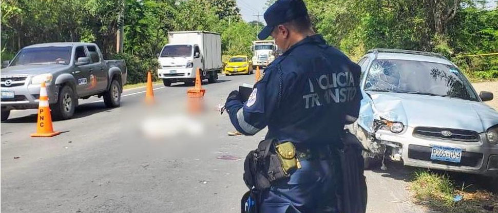 Joven de 18 años pierde la vida tras choque entre motocicleta y vehículo en Chalatenango