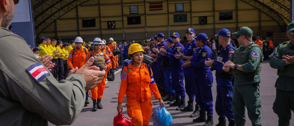 COSTA RICA: Despiden con honores a comitiva de salvadoreños que apoyaron en labores humanitarias