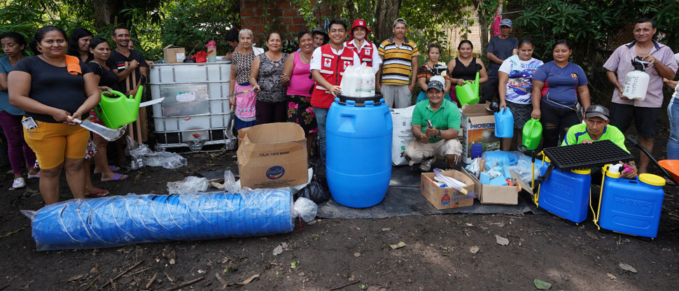 Cruz Roja Salvadoreña entrega herramientas a comunidades para elaborar huertos comunitarios