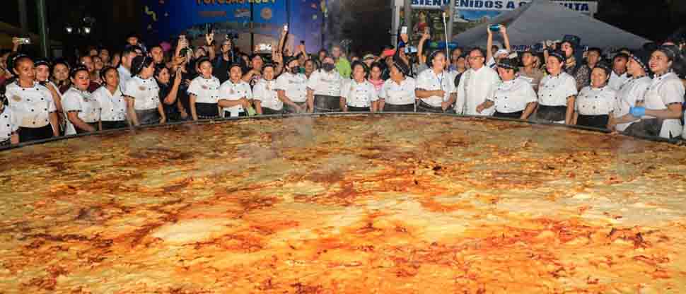 Olocuilta vuelve a hacer la pupusa más grande del mundo