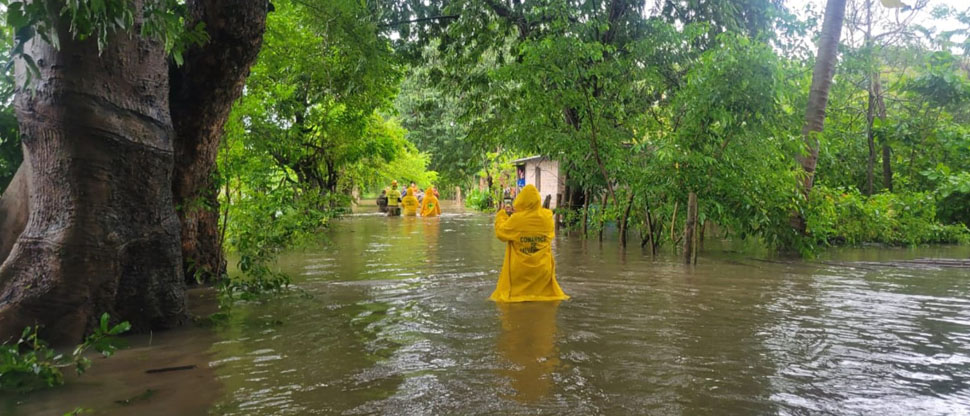 Protección Civil realiza evacuaciones en comunidad Agua Zarca, Zacatecoluca
