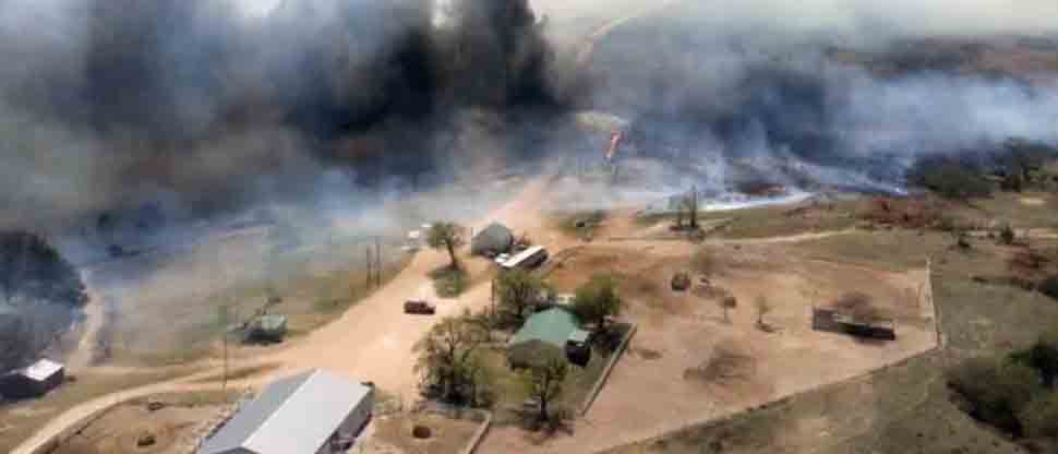 EEUU: Devastador incendio en California amenaza a más de 11,000 edificaciones