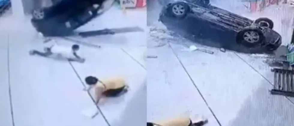 Pánico en centro comercial: Camioneta cae desde el segundo piso en República Dominicana