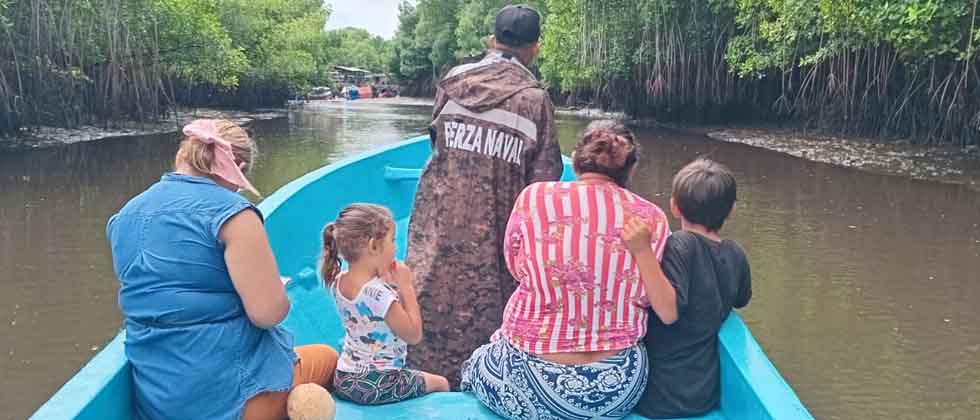 Evacuan a familias que fueron afectadas por las lluvias en la Isla El Jobal