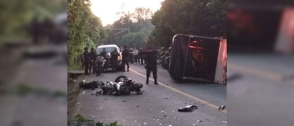 Dos personas fallecen tras choque entre camión y motocicleta en calle al Boquerón