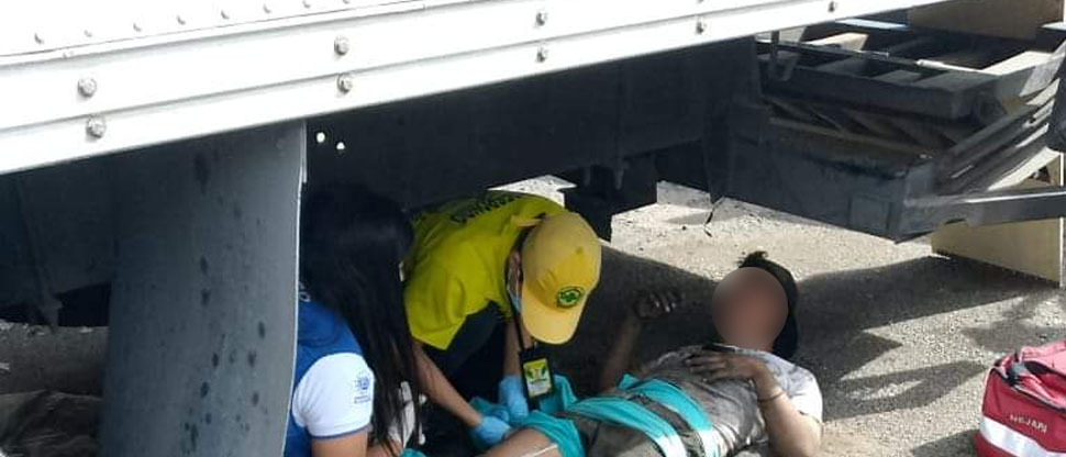 Mecánico sufre accidente laboral mientras reparaba camión en Nejapa