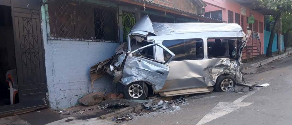 Reportan fuerte accidente en Santa Elena, Usulután