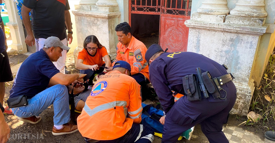 Reportan varias personas desmayadas mientras enfloraban en cementerios