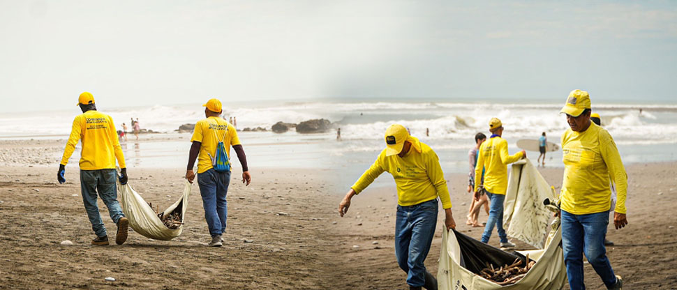 Privados de libertad mantienen su compromiso en mantener limpias las playas del país  