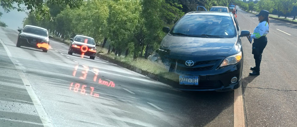 Conductor pudo ocasionar fatal accidente al circular a casi 140 kilómetros por hora