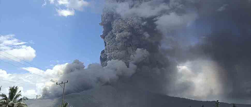 INDONESIA: Nuevamente entra en erupción el volcán Lewotobi Laki-Laki