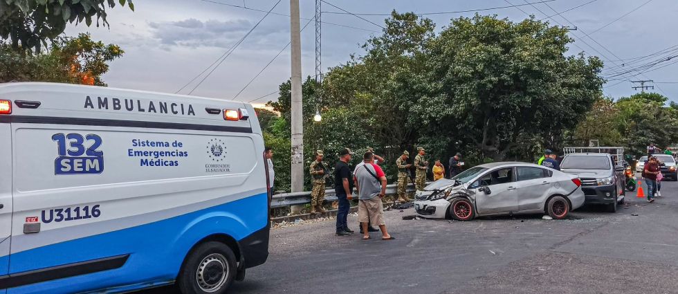 Reportan fuerte accidente sobre la autopista Comalapa