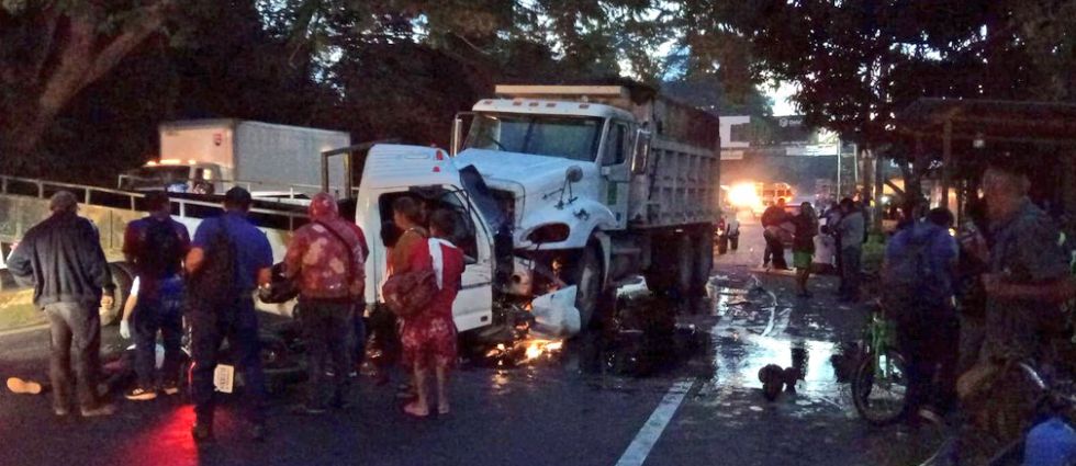 Dos fallecidos y un lesionado deja grave siniestro vial en Ciudad Arce