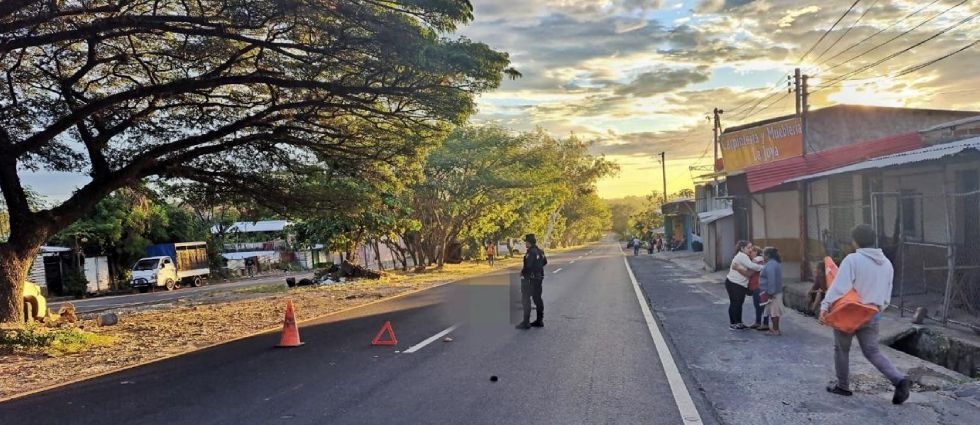 Anciana pierde la vida tras ser arrollada en Cuscatlán