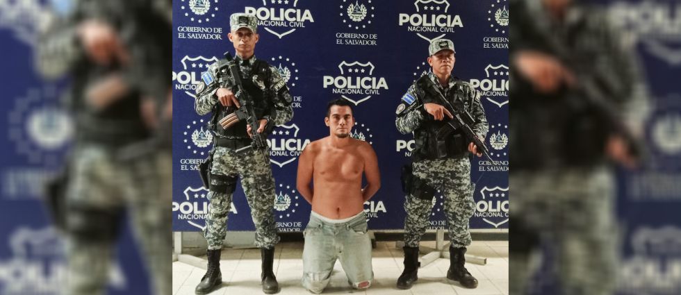 Arrestan a sujeto que intentó estrangular ¡a su hija de dos años! y a su expareja