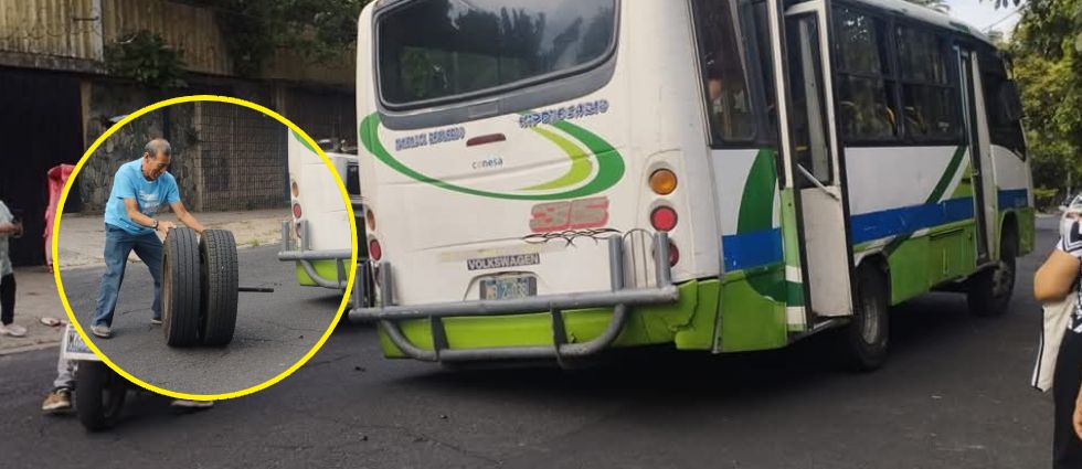 Microbús de la Ruta 35 genera tráfico en San Salvador tras perder una de sus llantas traseras