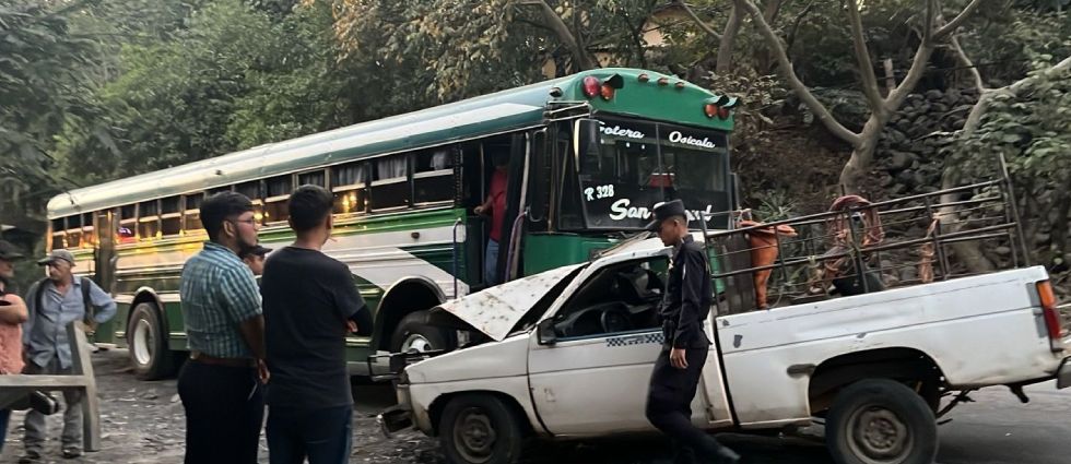Morazán: reportan lesionados tras otro accidente entre autobús y pick up