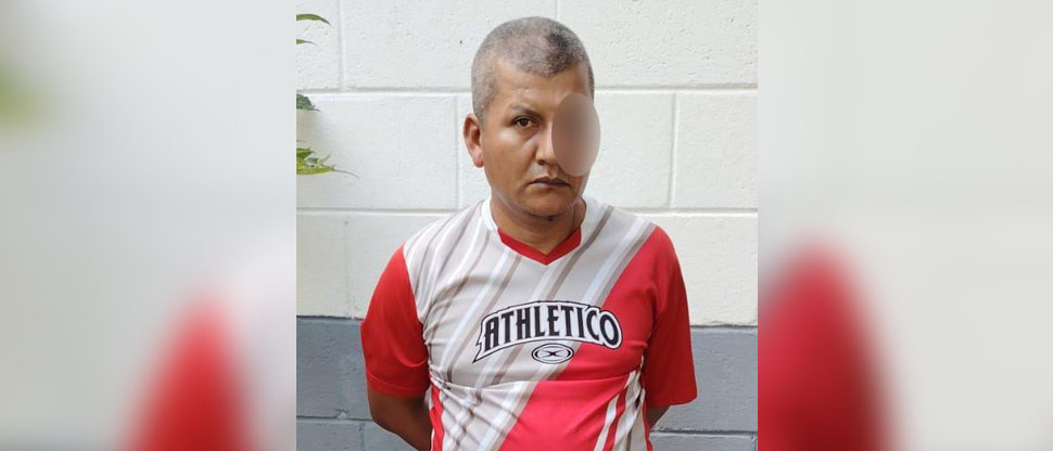Arrestan a sujeto que atacó con un machete a otra persona durante pelea esta mañana