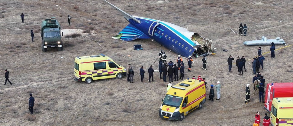 Avión con 67 personas a bordo se estrella en Kazajistán