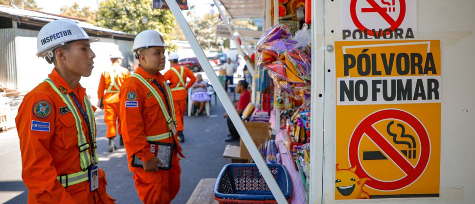 Bomberos intensifican las inspecciones en puestos de ventas de pirotecnia