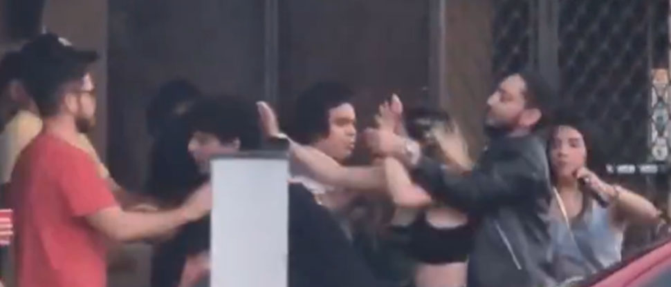 Señoritas que se pelearon afuera de discoteca en la Zona Rosa deben pagar $2,000 por daños