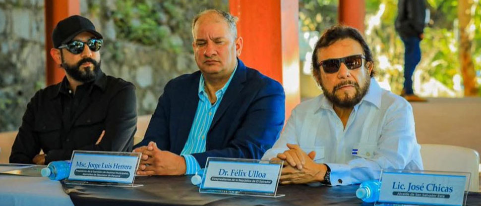 Vicepresidente Ulloa coloca primera piedra de proyecto turístico en el lago de Ilopango