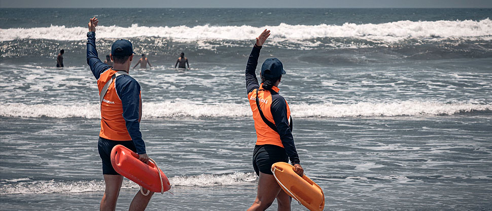 Guardavidas mantienen presencia en playas ante emergencias durante fiestas navideñas